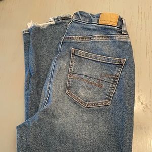 AEO CURVY MOM JEAN HIGH RISE SIZE 6 REG